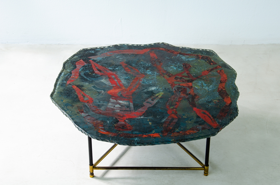 Duilio Barnabè detto Dubè (1914-1961)  Tavolino con piano in vetro di grande spessore curvato e molato Produzione Fontana Arte anni 50.