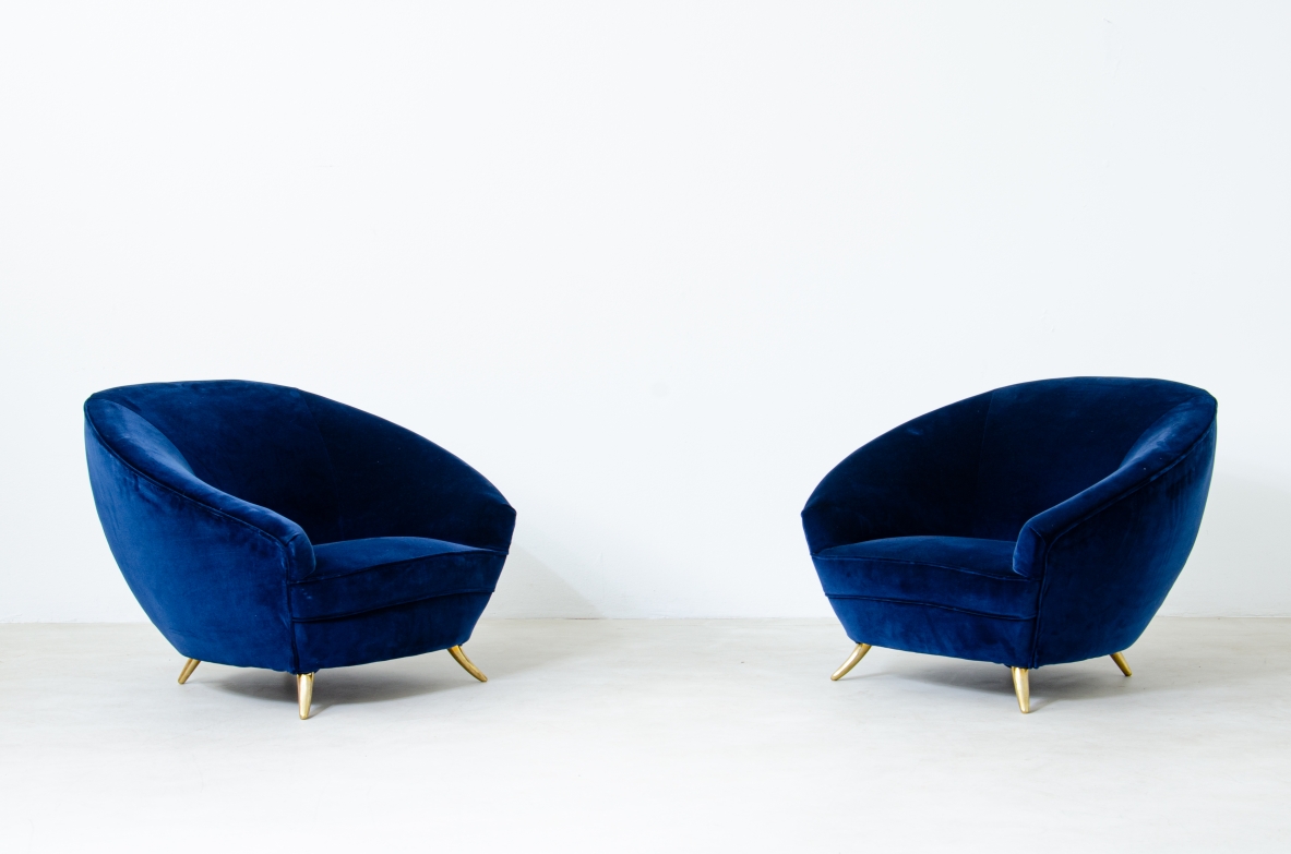 Federico Munari  Pair of armchairs in the cockpit with velvet upholstery and brass feet.  1940's Italian manufacture.