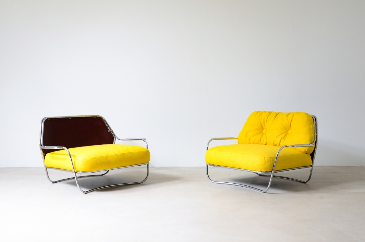 Pair of armchairs with chromed metal frame and backrest in leather