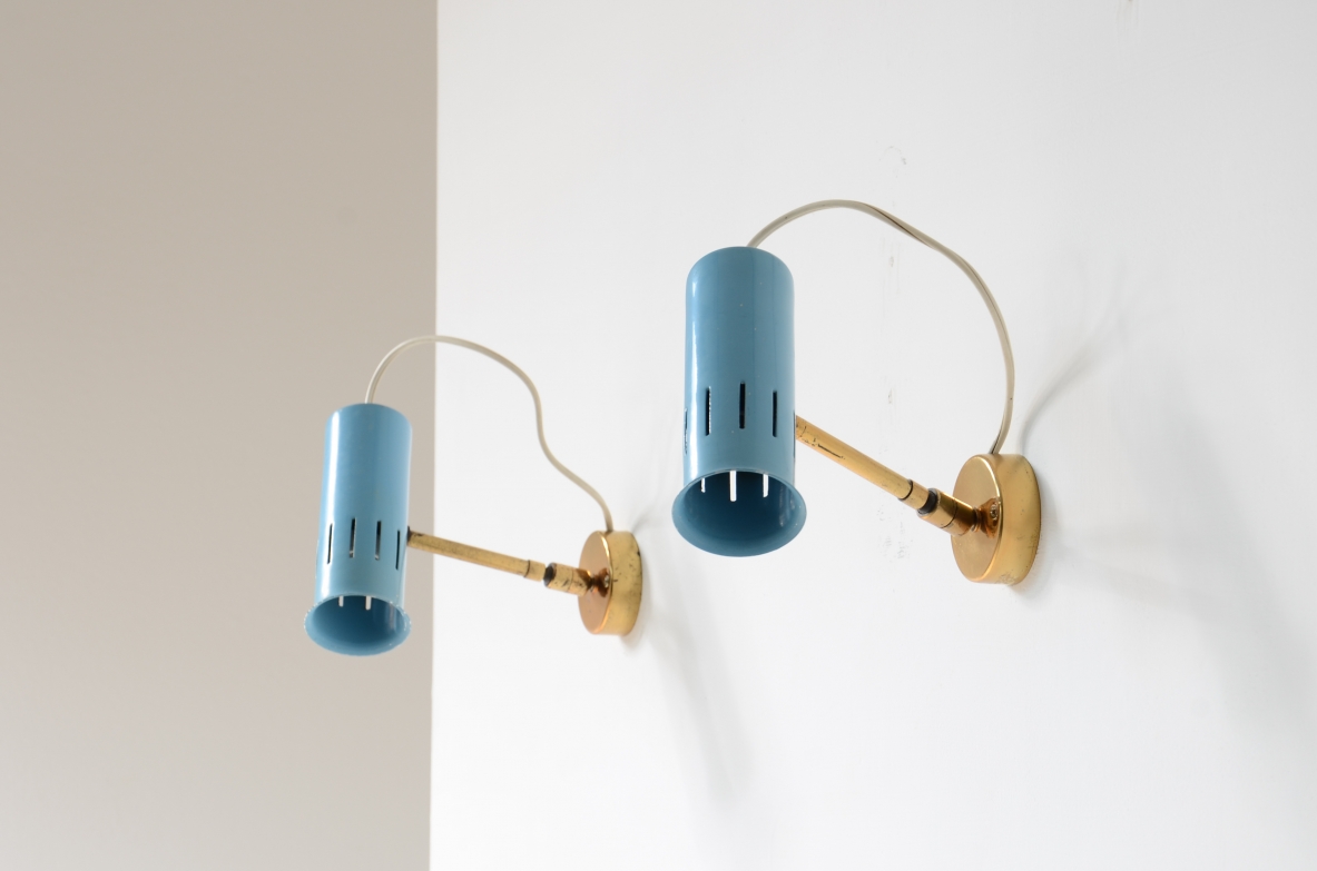 Coppia di faretti orientabili in tutte le direzioni in metallo laccato e ottone.1950