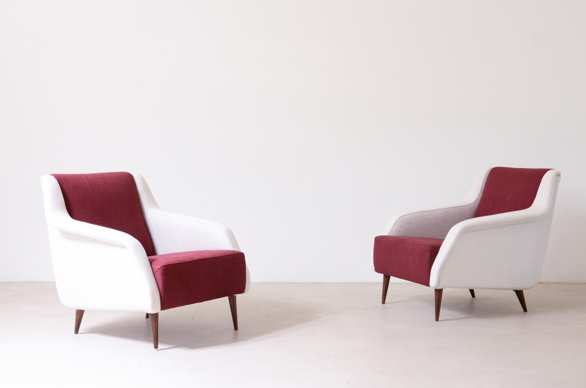 Carlo De Carli, Gio Ponti  Coppia di poltrone Mod.802 rivestite in tessuto imbottito. Disegnate nel 1954, Cassina